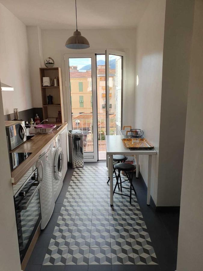 Le Verlaine, Studio En Centre Ville A Deux Minutes Des Plages Mentone Esterno foto