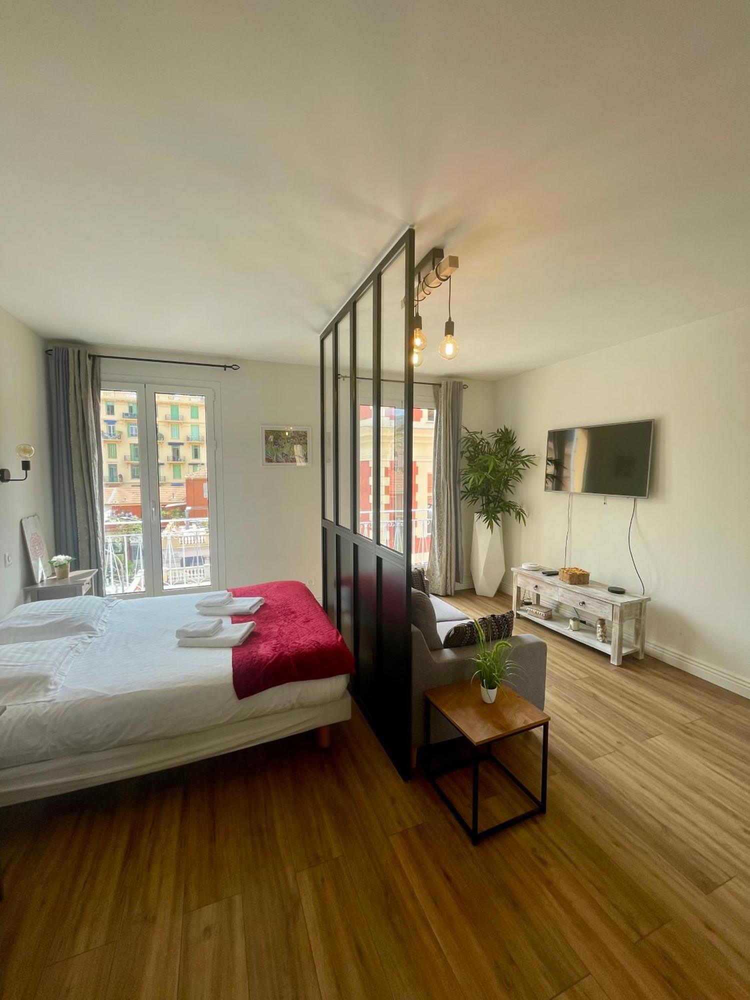 Le Verlaine, Studio En Centre Ville A Deux Minutes Des Plages Mentone Esterno foto