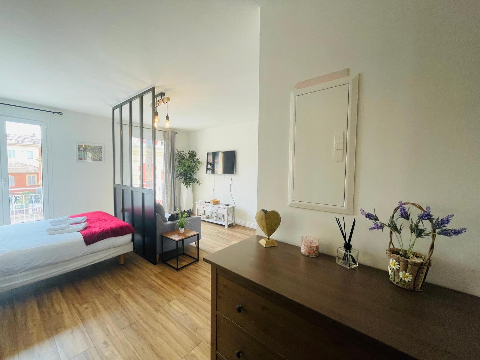 Le Verlaine, Studio En Centre Ville A Deux Minutes Des Plages Mentone Esterno foto